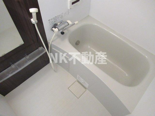 バス・シャワールーム　落ち着いた空間のお風呂です