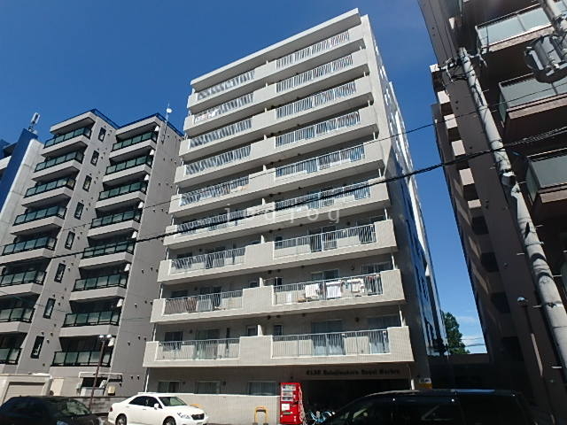 【札幌市中央区南十三条西のマンションの建物外観】