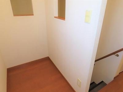 その他　階段横にスペースがあり、お部屋を広く活用できます