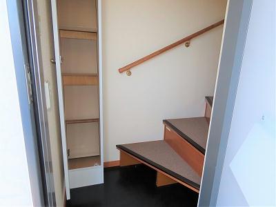 玄関　1階に玄関がある内階段のお部屋です
