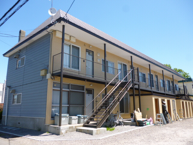 函館市田家町のアパートの建物外観