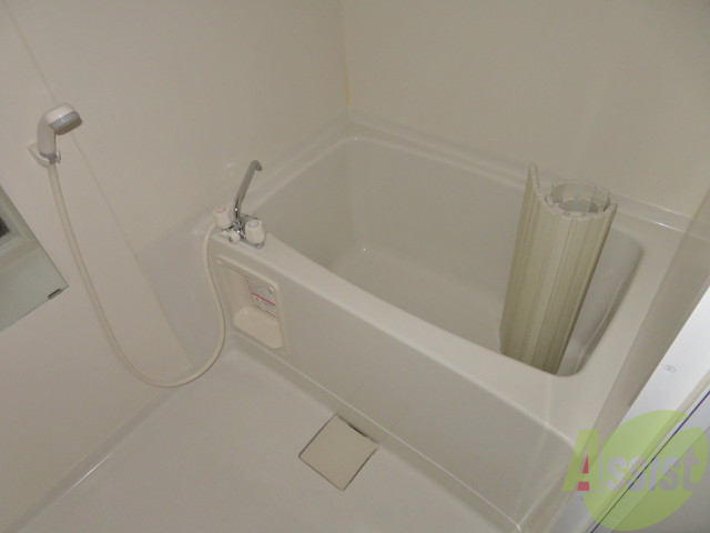 バス・シャワールーム　こちらはお風呂。一日の疲れをここで癒してください。