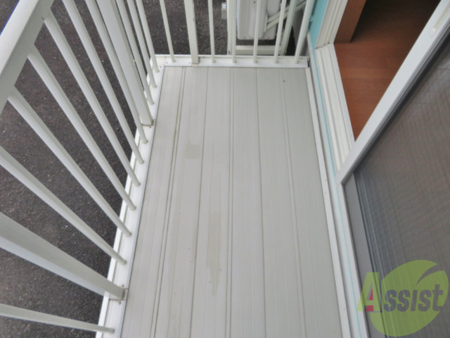 バルコニー　バルコニーは洗濯物を干すスペースが確保されていました。