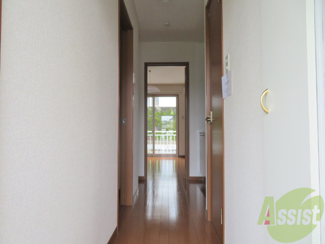 玄関　玄関の外から部屋の中を撮影してみましたー。