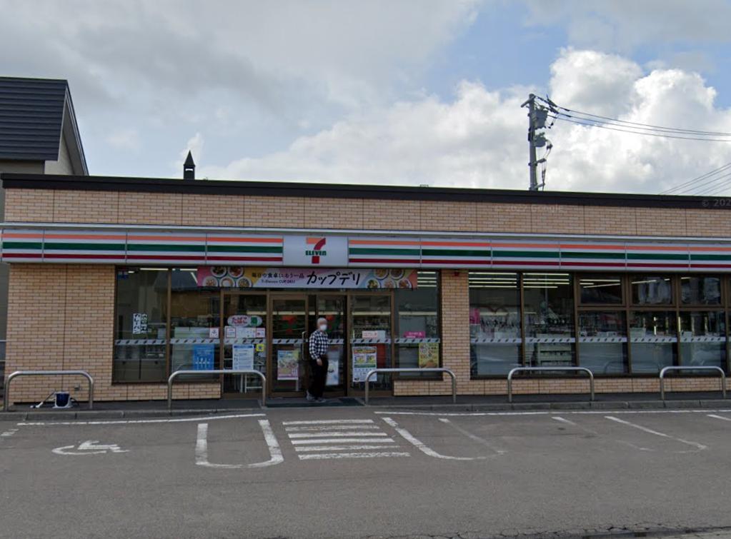 コンビニ　セブンイレブン 奈井江町店（コンビニ）まで98m