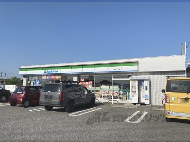 コンビニ　ファミリーマート磯城三宅店（コンビニ）まで400m