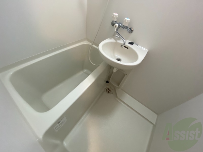 バス・シャワールーム　浴室です。綺麗な浴室でゆっくりお湯につかりたいですね