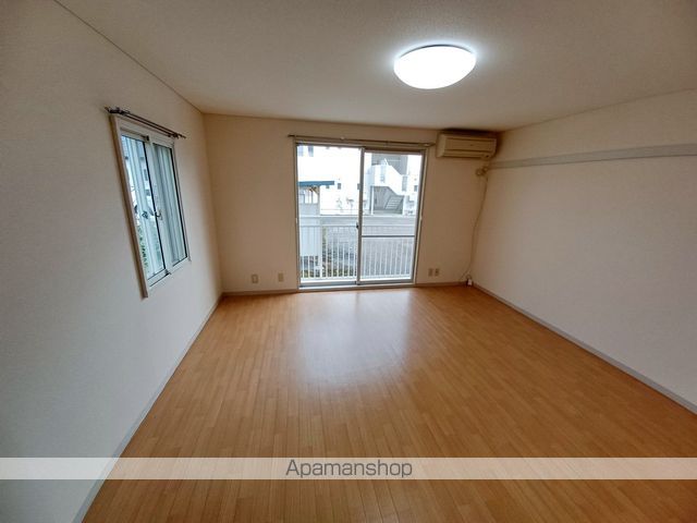フレグランス宗石A棟の居間写真