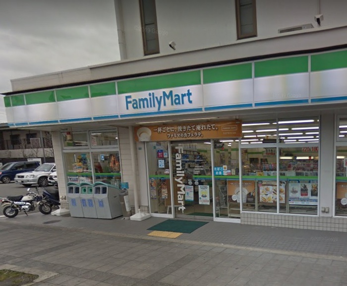 コンビニ　ファミリーマート（コンビニ）まで375m