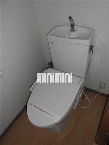 トイレ　温水洗浄便座完備です