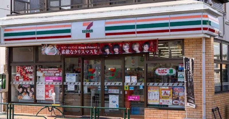 コンビニ　セブンイレブン（コンビニ）まで270m