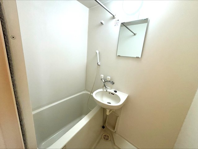 バス・シャワールーム　別号室の写真イメージです（現状優先）