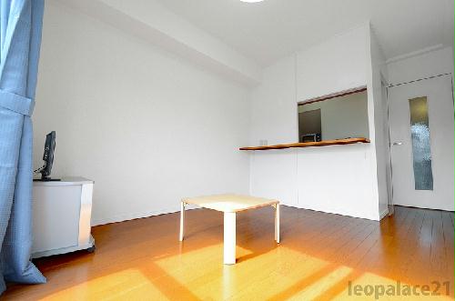 居室・リビング　備品や設備仕様は号室等により異なります現地をご確認下さい。