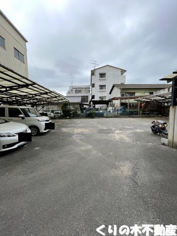 駐車場　駐車場があるので、車を買う予定の方も安心です