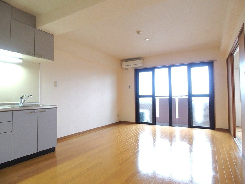 居室・リビング　※別フロアの写真です