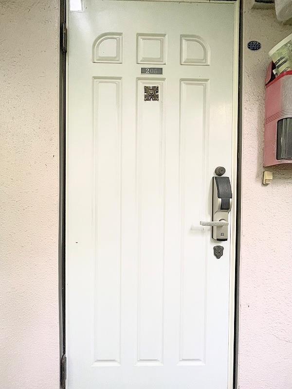 玄関　玄関外側