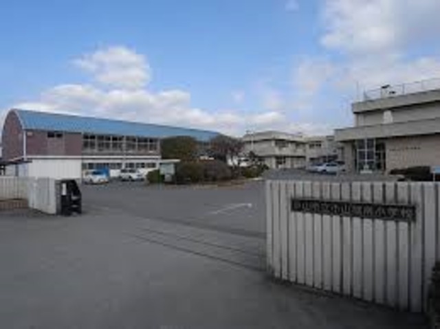 小学校　小山市立小山城南小学校（小学校）まで468m