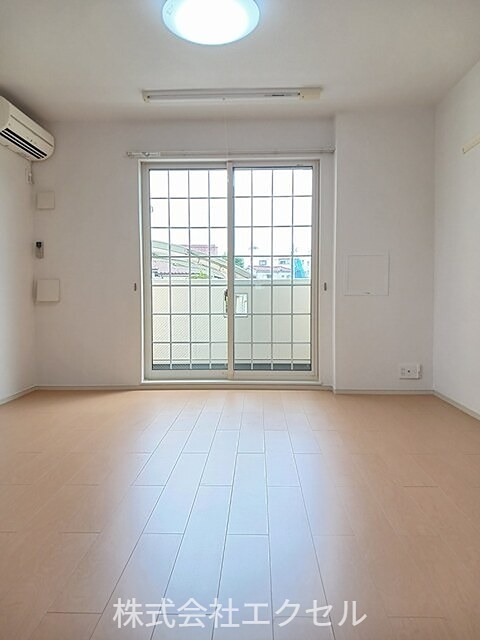 居室・リビング　日当たり良好で明るいお部屋です。