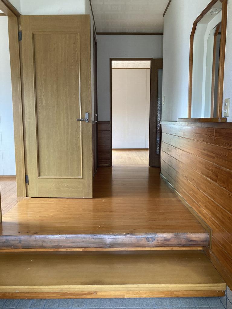 玄関　間口の広い玄関です