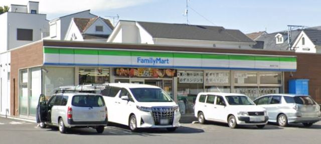 コンビニ　ファミリーマート梅田四丁目店（コンビニ）まで512m