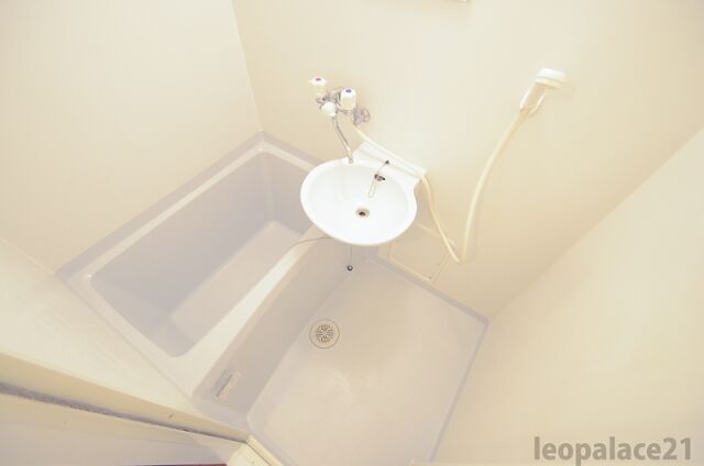 バス・シャワールーム　※同タイプ部屋の写真です。