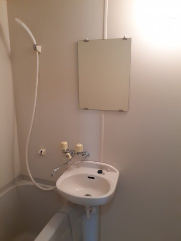 洗面設備　ゆったりとスペースのある洗面所