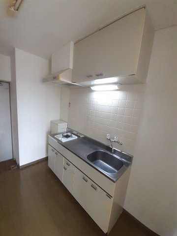 キッチン　コンパクトなキッチンで掃除もラクラク