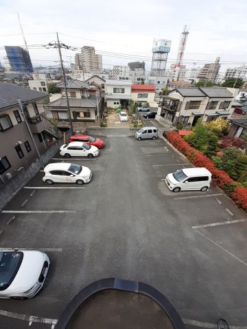 駐車場　駐車場があるので、車を買う予定の方も安心です