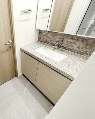 洗面設備　※別部屋の参考写真です。