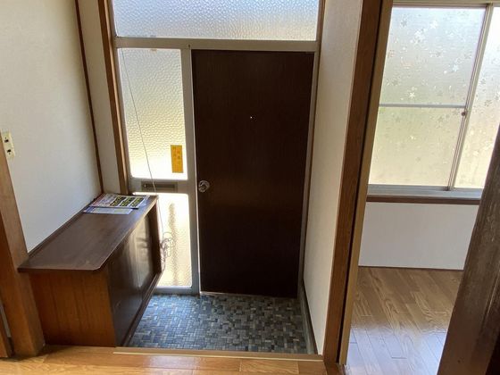 玄関　※別号室の写真です。