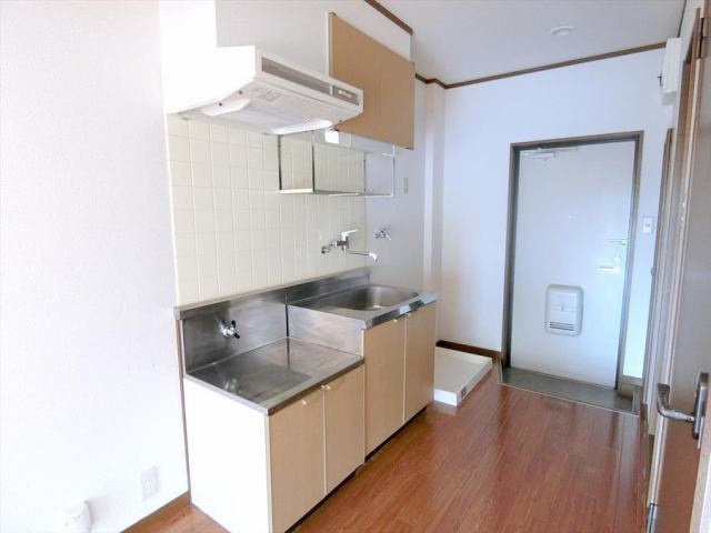 キッチン　コンパクトなキッチンで掃除もラクラク