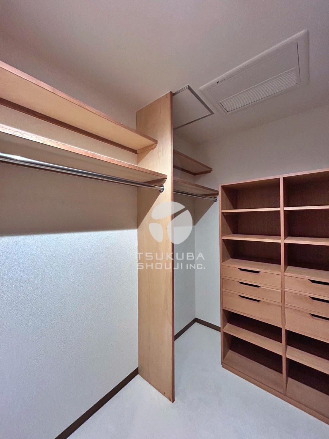 収納　別部屋施工例になります。