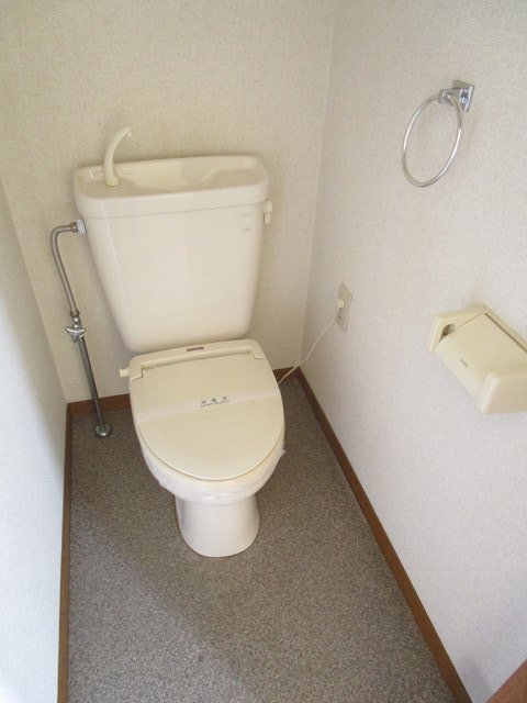 トイレ　105号室の写真になります。