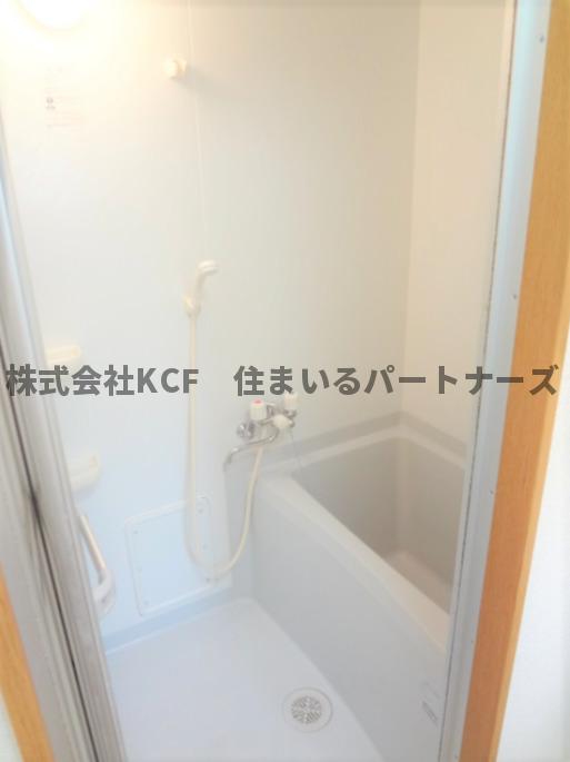 バス・シャワールーム　コンパクトで使いやすいお風呂です