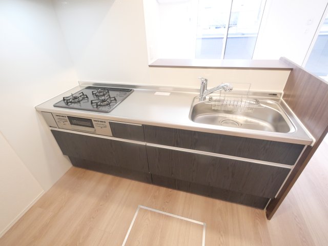 キッチン　コンパクトなキッチンで掃除もラクラク