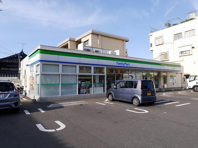 コンビニ　ファミリーマート／小倉井堀三丁目店（コンビニ）まで610m