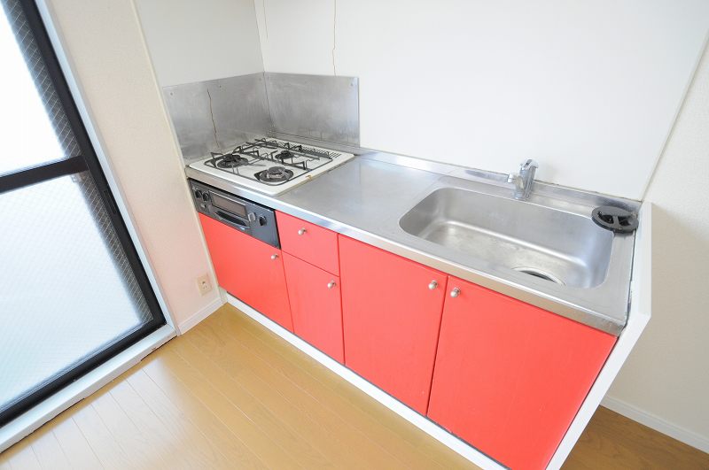 キッチン　広めのキッチン。3口ガスコンロ