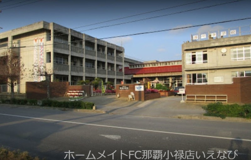 中学校　糸満市立西崎中学校（中学校）まで1386m