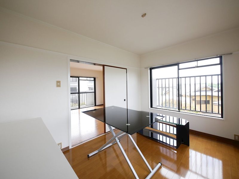 その他　南側洋室６帖