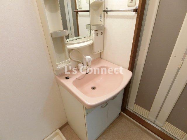 洗面設備　朝の支度もスムーズな独立洗面台。