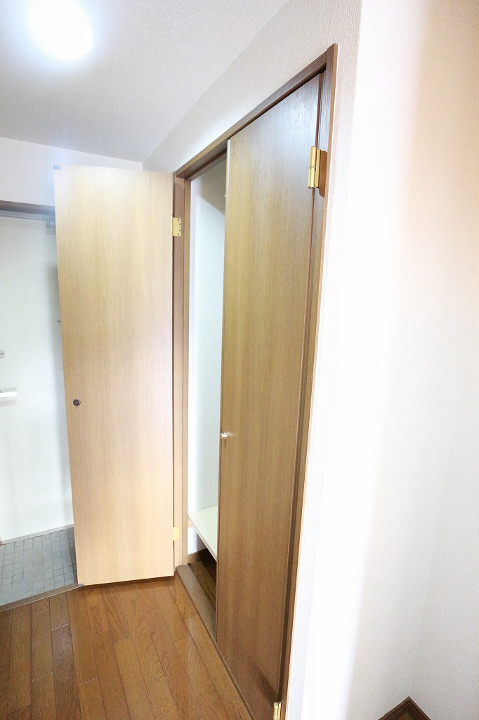 収納　下部にも収納できます。