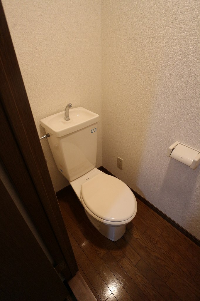 トイレ　トイレとお風呂が別になっています。