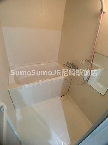 バス・シャワールーム　落ち着いた空間のお風呂です