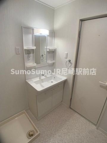 洗面設備　独立洗面台、朝の身支度には欠かせません