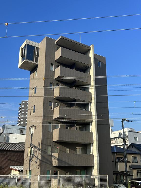 建物外観　☆デザイナーズ使用のおしゃれな建物です☆