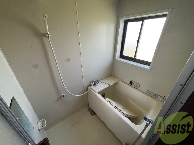 バス・シャワールーム　バスルームは嬉しい追い炊き機能付きです。