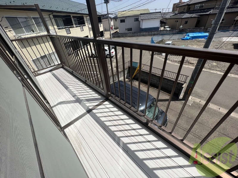 バルコニー　バルコニー付きなので晴れた日は洗濯物が干せそうです。