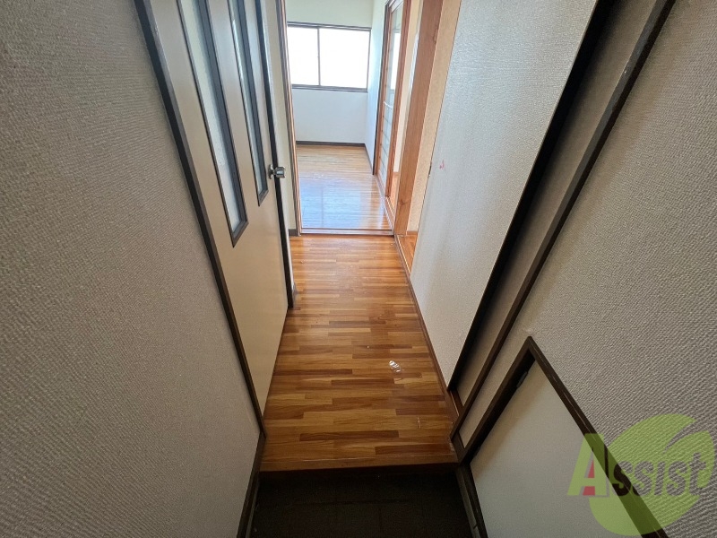 玄関　玄関からの様子。毎日の出入りはこちらから。