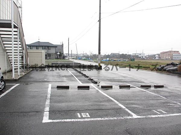 駐車場　駐車場があるので、車を買う予定の方も安心です