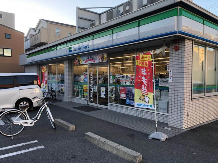 コンビニ　ファミリーマート（コンビニ）まで408m
